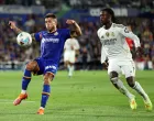 Soccer Football - LaLiga - Getafe v Real Madrid - Estadio Coliseum, Getafe, Spain - October 19, 2025 Getafe's Kiko Femenia in action with Real Madrid's Eduardo Camavinga REUTERS/Violeta Santos Moura/Foto: Violeta Santos Moura