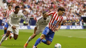 Soccer Football - LaLiga - Atletico Madrid v Real Madrid - Riyadh Air Metropolitano, Madrid, Spain - September 27, 2025 Atletico Madrid's Julian Alvarez in action with Real Madrid's Dani Carvajal REUTERS/Susana Vera/Foto: Susana Vera