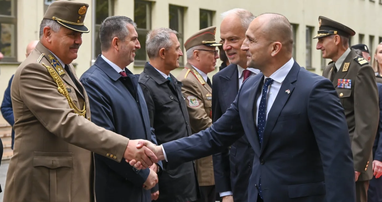 Zagreb, Hrvatska - 21. oktobar 2025:MaД'arski ministar odbrane Kristof Szalay-Bobrovniczky sastao se u utorak u Zagrebu s hrvatskim kolegom Ivanom AnuЕЎiД‡em (MORH - Anadolu Agency)/