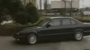 Prodaje se blindirani BMW iz 1997. koji je koristio Alija Izetbegović: Početna cijena 50.000 KM/Screenshot