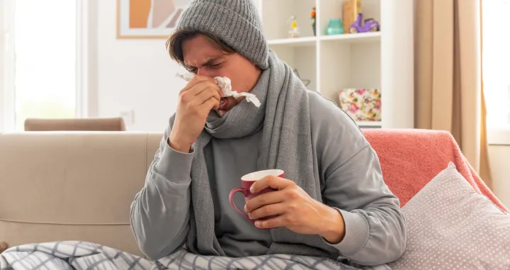 gripa, grlobolja, prehlada, curenje nosa/Freepik