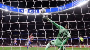 Soccer Football - UEFA Champions League - Atletico Madrid v Eintracht Frankfurt - Riyadh Air Metropolitano, Madrid, Spain - September 30, 2025 Atletico Madrid's Julian Alvarez scores their fifth goal from the penalty spot REUTERS/Juan Medina  TPX IMAGES OF THE DAY/Foto: Juan Medina