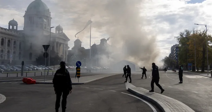 Police officers secure the area as smoke rises from a burning tent following an incident in front of the Parliament in Belgrade, Serbia, October 22, 2025. REUTERS/Djordje Kojadinovic/Djordje Kojadinovic