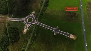 Između mađarskog grada Zalaegerszega i mjesta Zalaszentiván podignut je kružni tok koji ne vodi nigdje – jer svi putevi koji iz njega izlaze završavaju na polju/