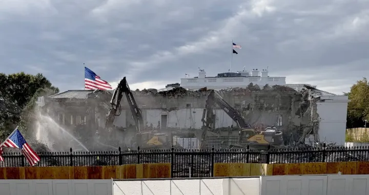 trump ruši dio bijele kuće, navodno cijelo istočno krilo X/X