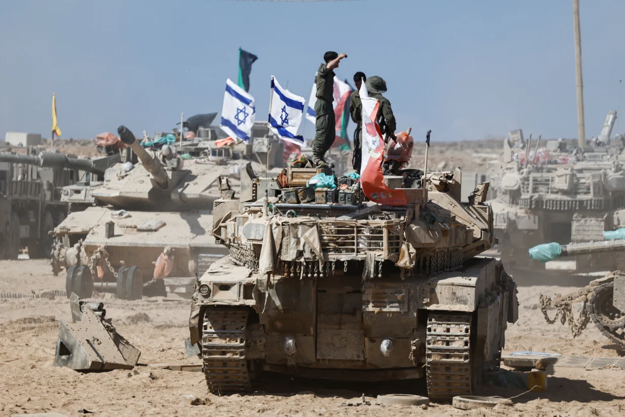 Israeli soldiers stand on a tank near the Israel-Gaza border, in Israel, October 19, 2025. REUTERS/Amir Cohen/Amir Cohen