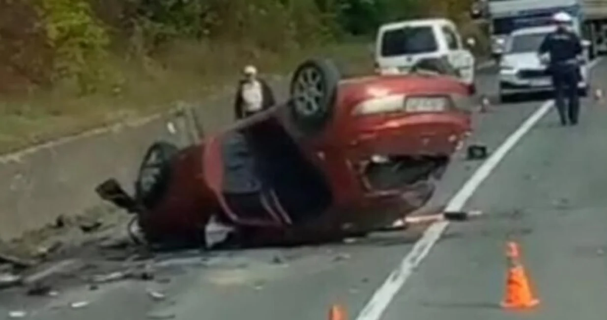 Vozilo završilo na krovu/Crna-hronika//