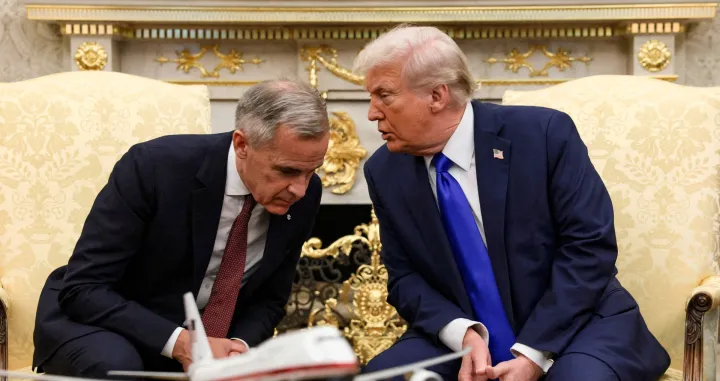 FILE PHOTO: U.S. President Donald Trump meets with Canada's Prime Minister Mark Carney in the Oval Office at the White House in Washington, D.C., U.S., October 7, 2025. REUTERS/Evelyn Hockstein/File Photo/Evelyn Hockstein