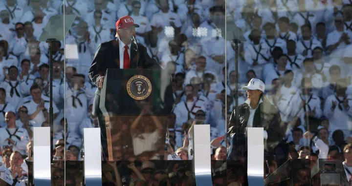 U.S. President Donald Trump delivers remarks from behind a bulletproof glass during a Navy 250 Celebration in Norfolk, Virginia, U.S. October 5, 2025. REUTERS/Jonathan Ernst/Jonathan Ernst