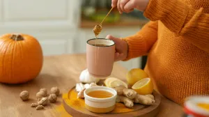 Napitak od kurkume, meda, đumbira, limuna//