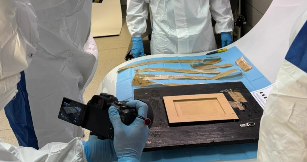 MADRID, ŠPANIJA - 24. OKTOBAR 2025.Španska policija pronašla je sliku Pabla Picassa koja je početkom oktobra nestala dok se pripremala za izložbu u Granadi, saopćile su vlasti u petak.U objavi na društvenoj mreži X, sa sjedištem u SAD-u, Nacionalna policija navela je da je djelo nestalo tokom transporta na izložbu u Granadi i da možda nije bilo učitano u kamion za prevoz. (Spanish National Police Corps - Anadolu Agency)/