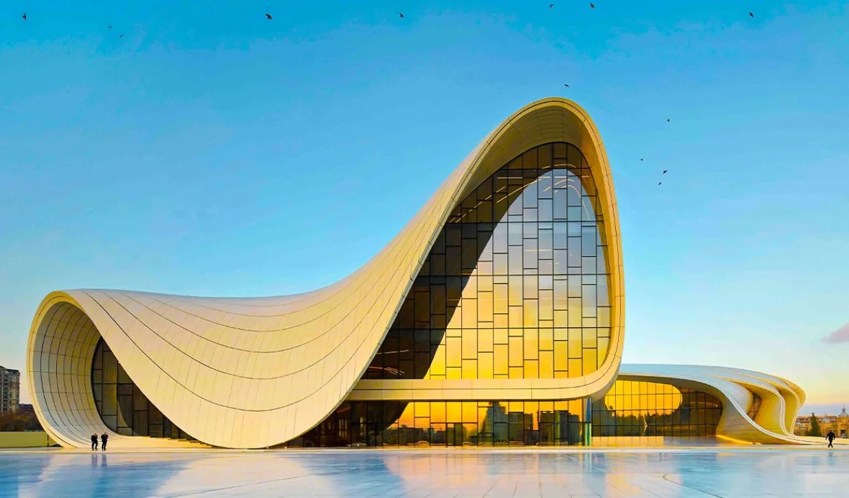 Kulturni centar Heydar Aliyev u Azerbejdžanu, kojeg je projektovala Zaha Hadid/