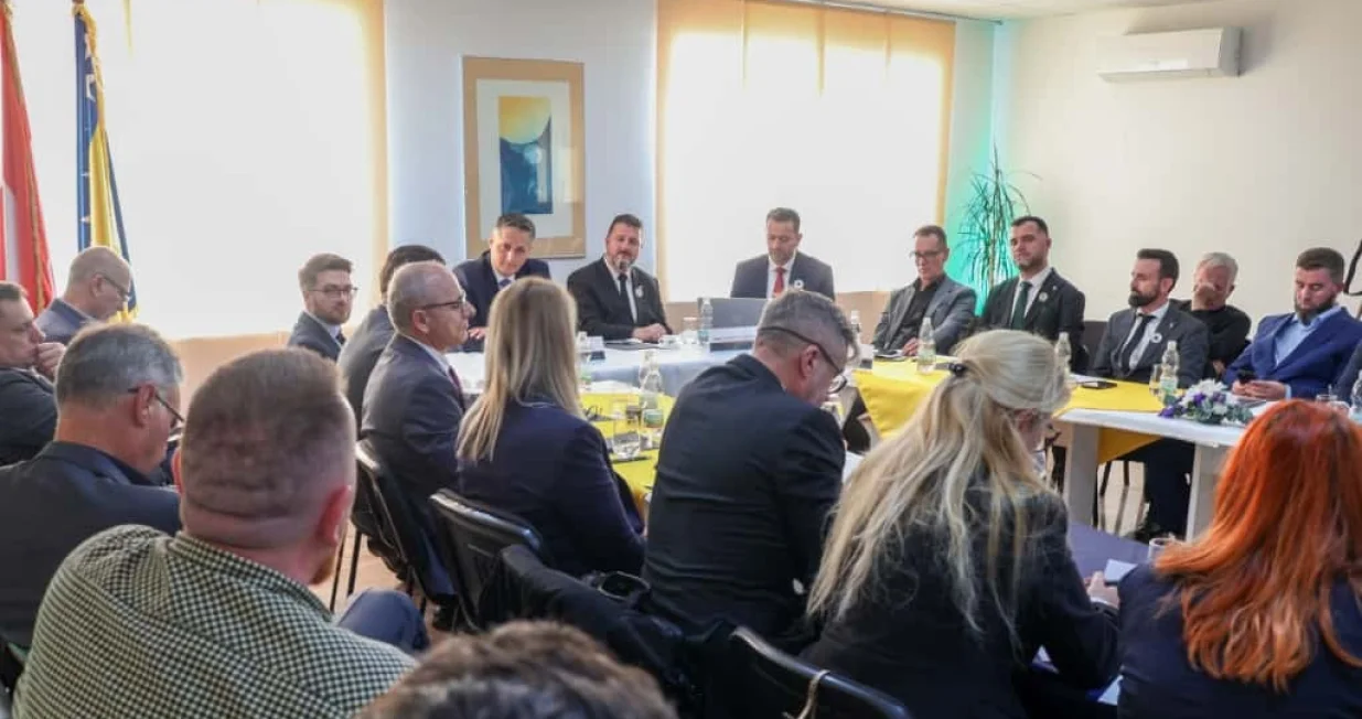 Denis Bećirović s predstavnicima bh. dijaspore u Beču; sastanak organiziran u saradnji sa Savezom bh. udruženja u Austriji Consilium Bosniacum//