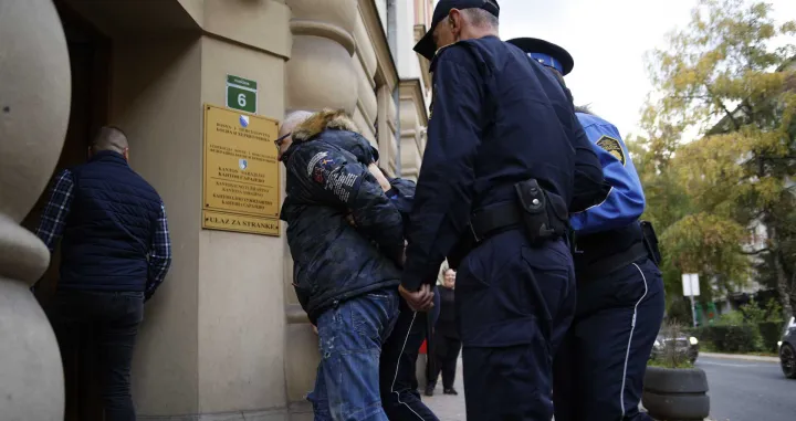 Dovođenje Amira Pašića Faće u Tužilaštvo KS/Damir Deljo/