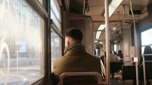 tramvaj, voz, sjedenje, javni prevoz, jutro, posao/Giorgio Sannino