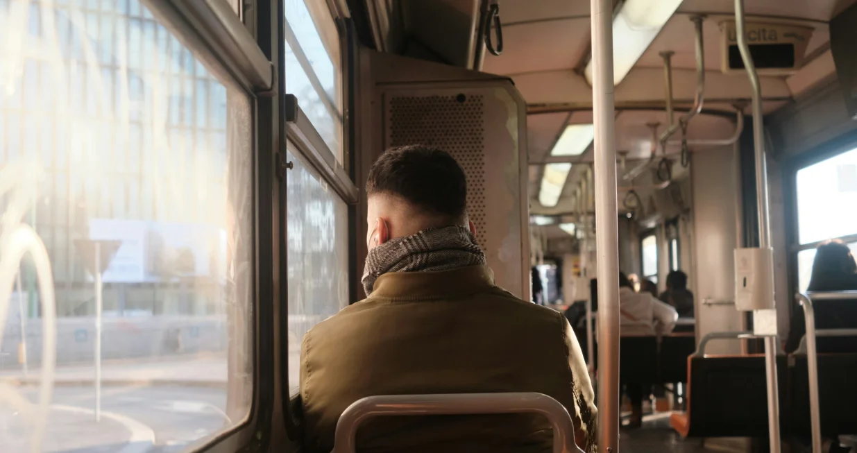 tramvaj, voz, sjedenje, javni prevoz, jutro, posao/Giorgio Sannino