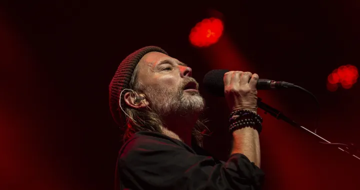 epaselect epa10047247 British musician Thom Yorke performs with the band The Smile on the Arena Stage at Roskilde Festival in Denmark, 01 July 2022 (issued 02 July 2022). The festival runs through 02 July. EPA/HELLE ARENSBAK DENMARK OUT/Helle Arensbak