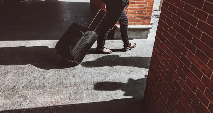 put, mladi, odlasci, prtljag/Kin Li