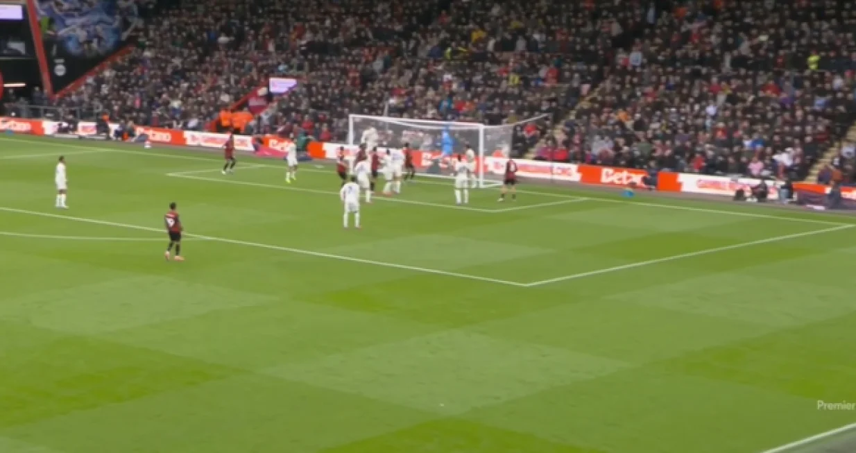 Tavernier pogodio direktno iz kornera protiv Nottingham Foresta (FOTO: Screenshot)/Foto: 