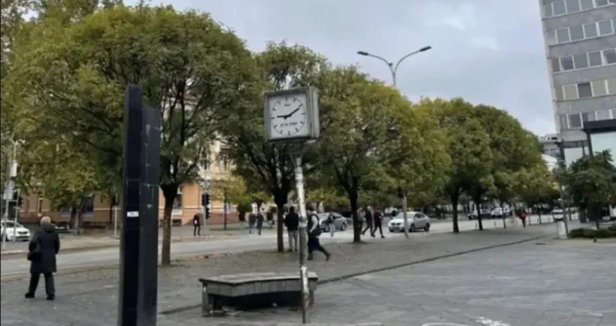 Banja Luka, grad, ljudi, pješaci, sirena za uzbunu, zemljotres, godišnjica/Rtrs