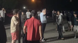 Preplašeni ljudi nakon zemljotresa/X