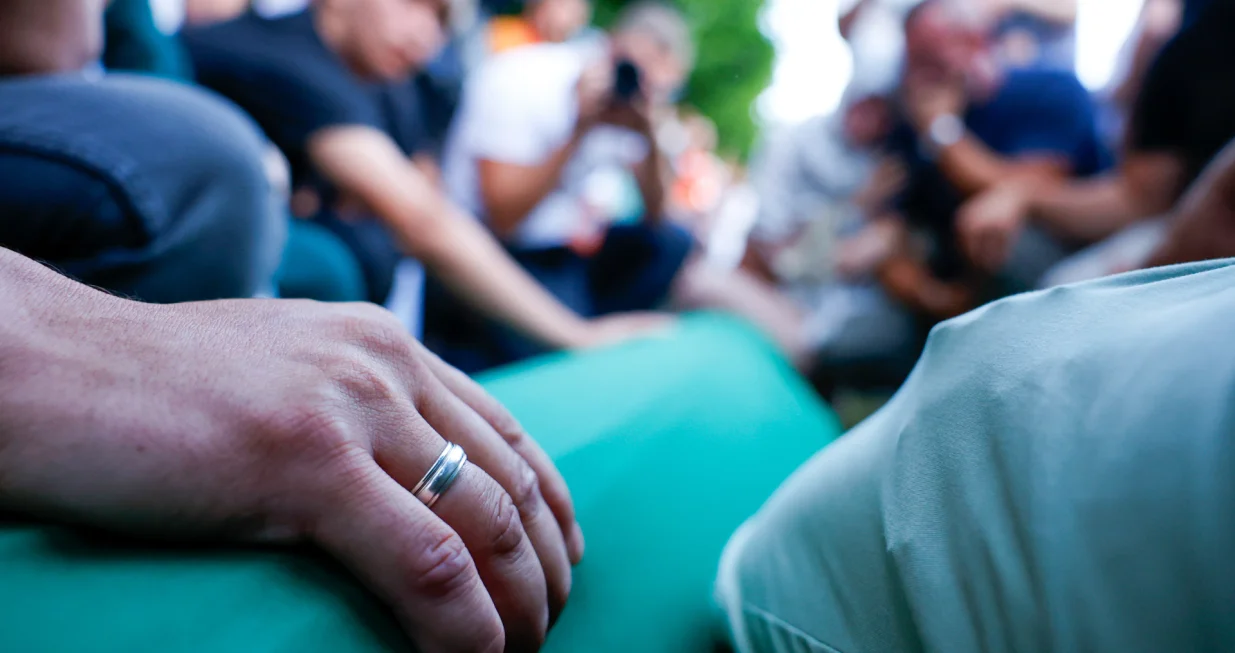 Potočari 10. juli: iznošenje tabuta na Musalu/Damir Deljo