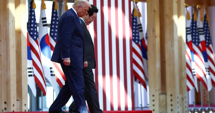 U.S. President Donald Trump meets with South Korean President Lee Jae Myung on the sidelines of the Asia-Pacific Economic Cooperation (APEC) leaders' summit in Gyeongju, South Korea, October 29, 2025. REUTERS/Evelyn Hockstein/Evelyn Hockstein