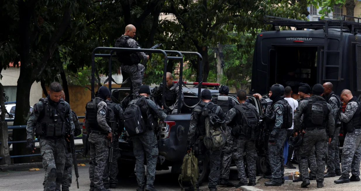 Members of the military police special unit gather to detain suspected drug dealers during a police operation against drug trafficking at the favela do Penha, in Rio de Janeiro, Brazil October 28, 2025. REUTERS/Aline Massuca/Aline Massuca