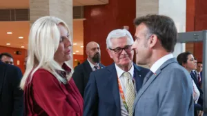 Željka Cvijanović i francuski predsjednik Emmanuel Macron, susret u Sevilli/Instagram