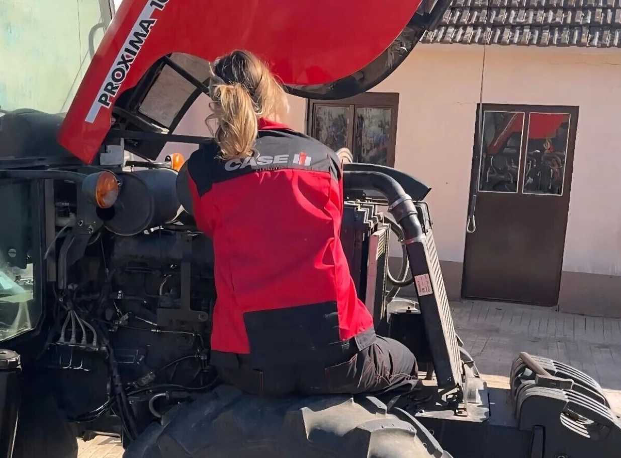 Ivana Lukić, brusi, vari, popravlja mašine/Agroklub.ba