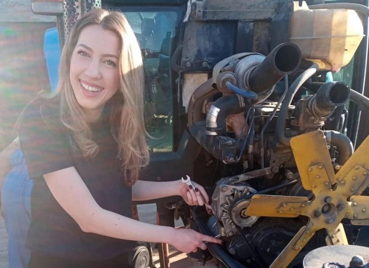 Ivana Lukić, brusi, vari, popravlja mašine/Agroklub.ba