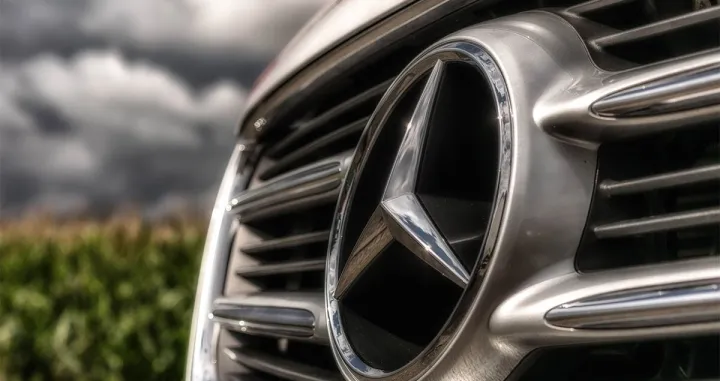 Mercedes logo/