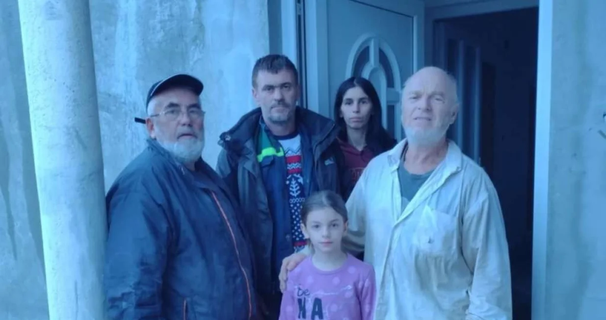 Izgradili kuću komšijama/Fena//