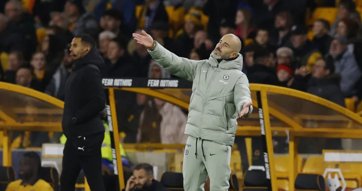 Soccer Football - Carabao Cup - Fourth Round - Wolverhampton Wanderers v Chelsea - Molineux Stadium, Wolverhampton, Britain - October 29, 2025 Chelsea manager Enzo Maresca reacts Action Images via Reuters/Jason Cairnduff EDITORIAL USE ONLY. NO USE WITH UNAUTHORIZED AUDIO, VIDEO, DATA, FIXTURE LISTS, CLUB/LEAGUE LOGOS OR 'LIVE' SERVICES. ONLINE IN-MATCH USE LIMITED TO 120 IMAGES, NO VIDEO EMULATION. NO USE IN BETTING, GAMES OR SINGLE CLUB/LEAGUE/PLAYER PUBLICATIONS. PLEASE CONTACT YOUR ACCOUNT REPRESENTATIVE FOR FURTHER DETAILS../Foto: Jason Cairnduff