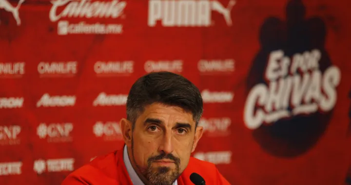 epa10279420 The Serbian nationalized Spanish coach, Veljko Paunovic, takes part in a press conference during his presentation as the new technical director of Guadalajara at Akron stadium, in Guadalajara, Jalisco, Mexico, 01 November 2022. EPA/Francisco Guasco/Foto: Francisco Guasco