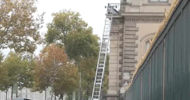 Pari&scaron;ki muzej Louvre/Printscreen/You Tube//