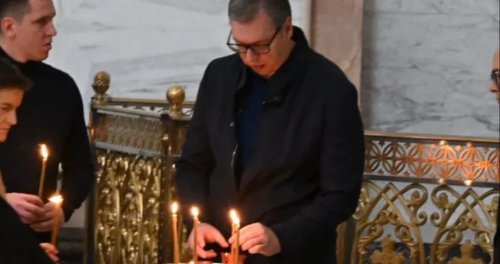Vučić pali svijeću za stradale/Aleksandar Vučić