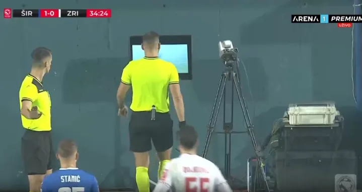 Bilbija pokazao crveni karton/Foto: 