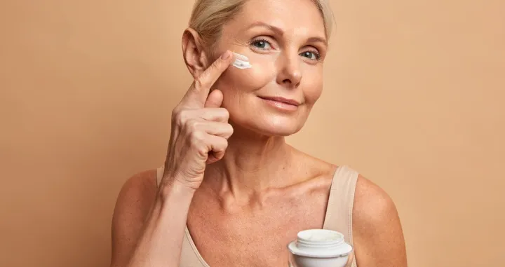 Prirodna maska koja briše bore i vraća sjaj licu/Free Pik