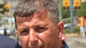 Lider Liste za pravdu i red Nebojša Vukanović pres ispred zgrade Delegacije Evropske unije u Bosni i Hercegovini/Senad Gubelić