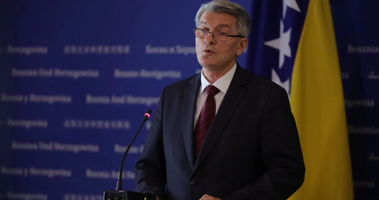 Konferencija za medije poslanika u Predstavničkom domu Parlamentarne skupštine Bosne i Hercegovine Šemsudina Mehmedovića i Jasmina Emrića/Senad Gubelić