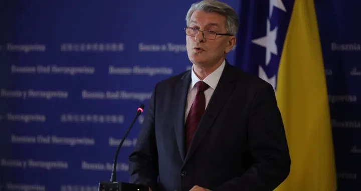 Konferencija za medije poslanika u Predstavničkom domu Parlamentarne skupštine Bosne i Hercegovine Šemsudina Mehmedovića i Jasmina Emrića/Senad Gubelić