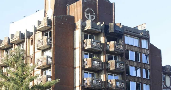 Tuzla, BiH, 5. novembar 2025: Najmanje 11 osoba je poginulo, a viЕЎe od 20 povrijeД'eno u velikom poЕѕaru koji je sinoД‡ oko 20.45 sati izbio na sedmom spratu Doma penzionera u Tuzli (Ahmet Besic - Anadolu Agency)/