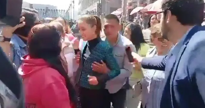 Meksička predsjednica, muškarac, poljubac, grudi/Prtsc