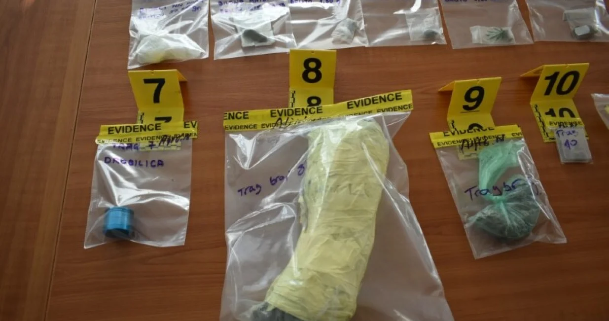 Oduzeti droga i oružje/MUP ZDK/
