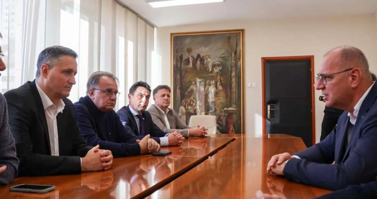 Održan sastanak/Kabinet člana Predsjedni&scaron;tva BiH Denisa Bećirovića//