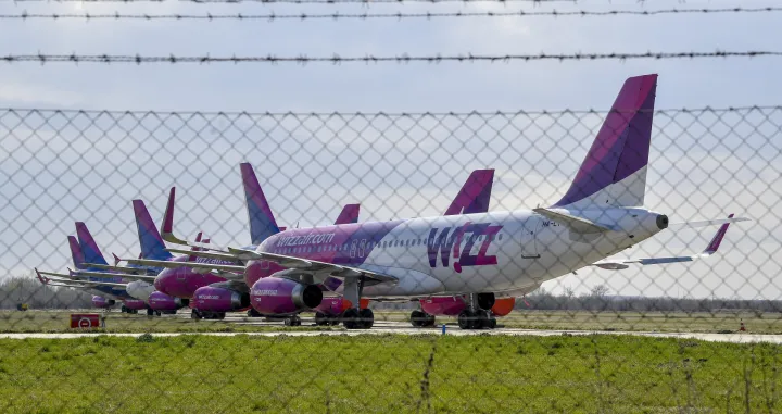 epa08313866 Nine passenger planes of the Hungarian low-cost airline WizzAir are parked at the Debrecen airport, Hungary, 22 March 2020, as the airline cut back on service due to the coronavirus COVID-19 pandemic. EPA/Zsolt Czegledi HUNGARY OUTHUNGARY OUT/Zsolt Czegledi