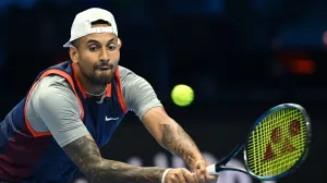 epa10305314 Nick Kyrgios of Greece in action during the Doubles Green Group round robin of the ATP Finals 2022 at the Pala Alpitour, in Turin, Italy, 14 November 2022. EPA/Alessandro Di Marco/Foto: Alessandro Di Marco