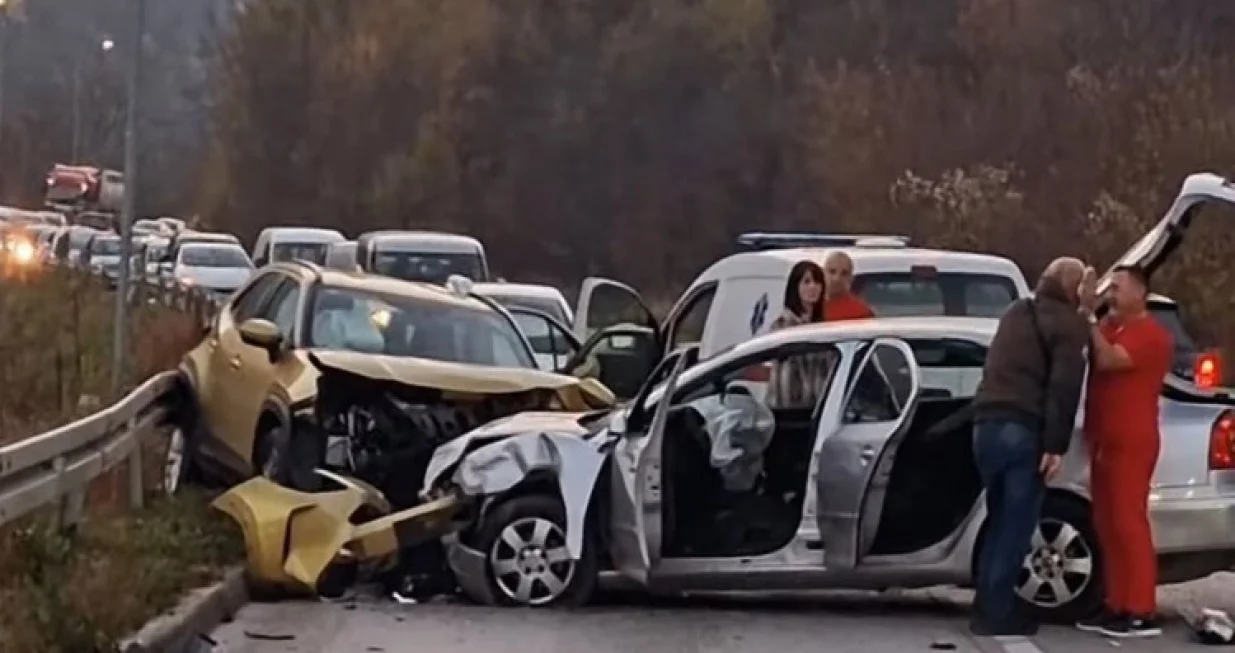 Uništena vozila na mjestu nesreće/Srna//