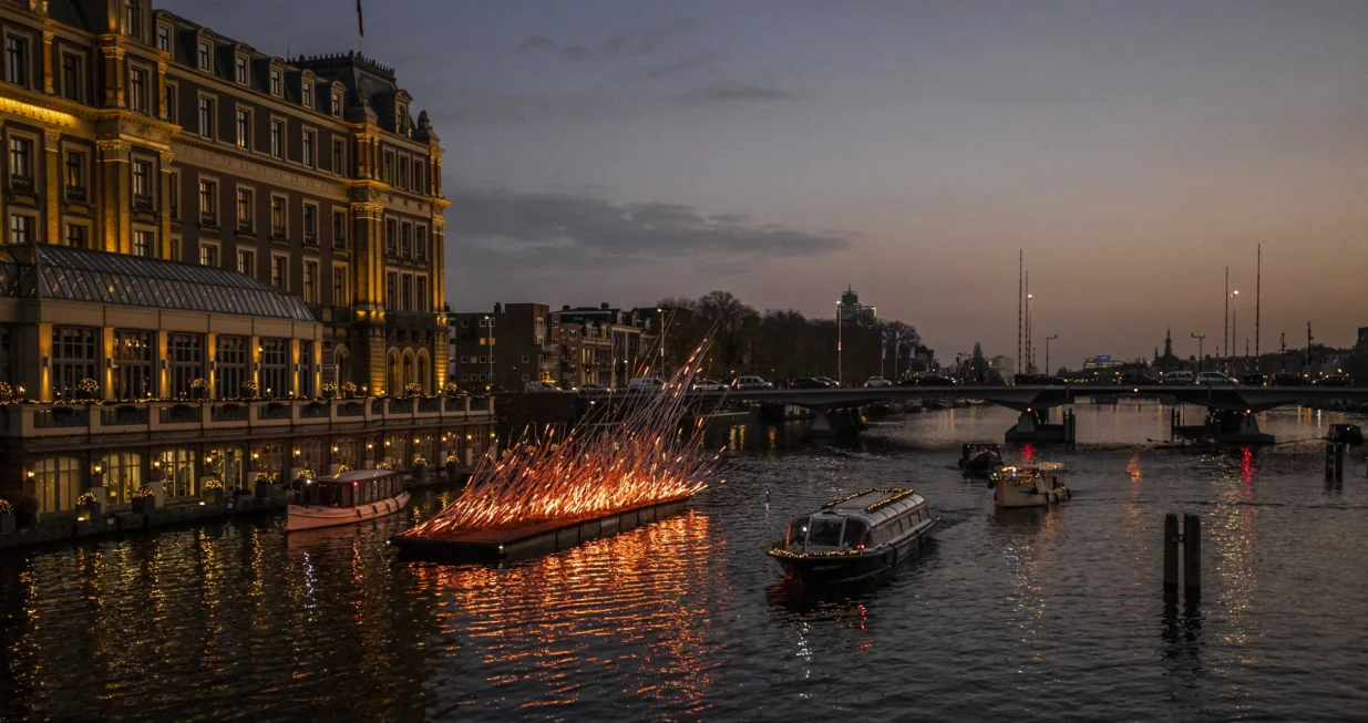 epa10342577 Numerous light art projects can be viewed during the eleventh Amsterdam Light Festival 2022, in Amsterdam, the Netherlands, 01 December 2022. The wintry event, one of the leading light art festivals in the world, presents light art against the backdrop of Amsterdam. EPA/EVA PLEVIER NETHERLANDS OUT/Eva Plevier